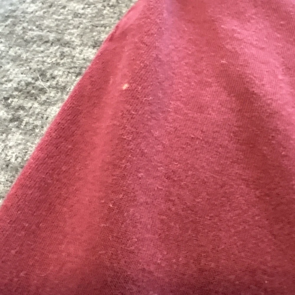 Levi's Men's 2XL‎ Burgundy Short Sleeve Crew Neck Graphic Tee Mountains